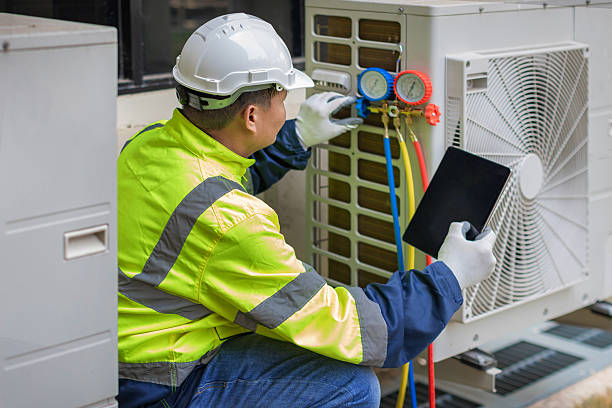 Professional Hvac technician working in Alva, FL